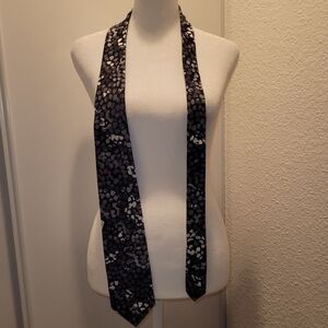 Stylish Black and Gray Patterned Men's Tie